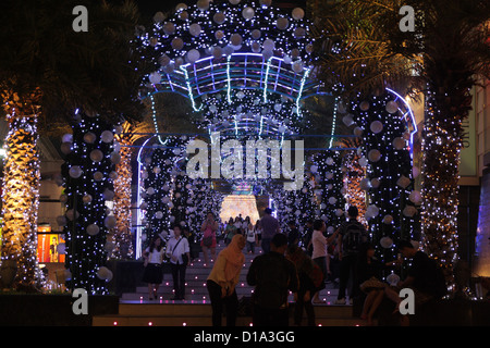 Weihnachten zeigt außerhalb Siam Paragon Mall in Bangkok Stockfoto