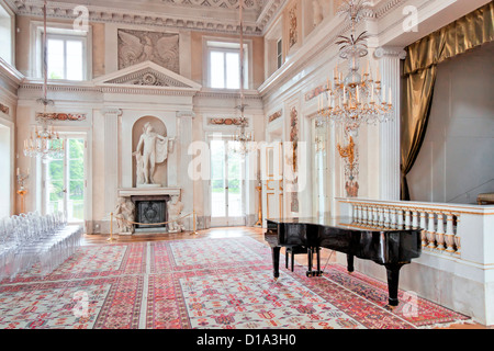 Sehenswürdigkeiten von Warschau. Schöne Einrichtung im Palast im Lazienki-Park. Luxus-Ballsaal. Stockfoto