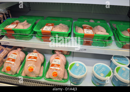 Halal Huhn auf Verkauf in Asda Supermarkt Bradford, Großbritannien Stockfoto