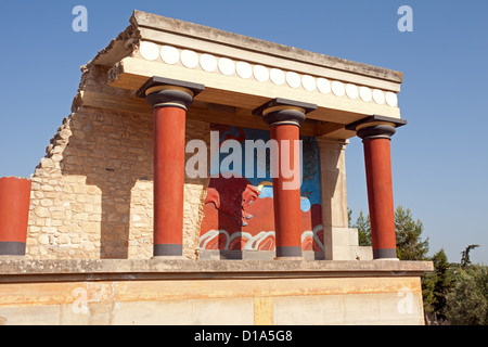 Palast von Knossos: Nordeingang mit der Aufladung Bull Fresko Stockfoto