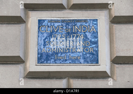Die blaue Plakette für Clive of India, 45 Berkeley Square in Mayfair, London, UK. Stockfoto