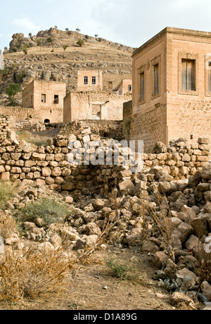 Honigfarbenen Steinhäuser in das alte Dorf Dereici in der syrisch-Tur-Abdin Region Südosten der Türkei. Stockfoto