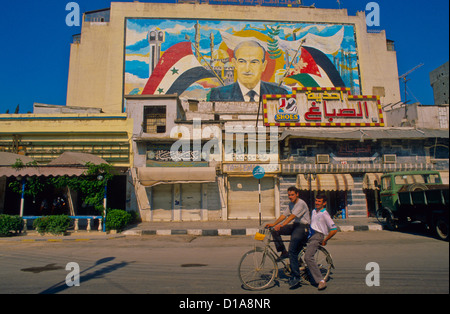 Retrato del Presidente Al Assad En Las Calles de Homs. Siria Stockfoto