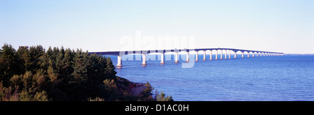 Bund Brücke über Northumberland Strait, New Brunswick, Prince Edward Island, PEI, Kanada - Panoramablick Stockfoto