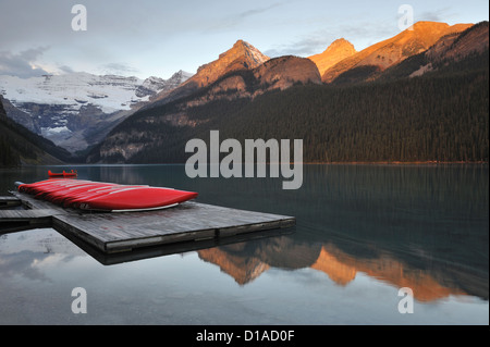 Roten Kanus, Lake Louise, Banff Nationalpark, Alberta, Kanada Stockfoto