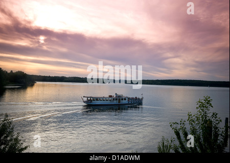 Potsdam, Deutschland, Schifffahrt auf der Glienicker Brücke Stockfoto