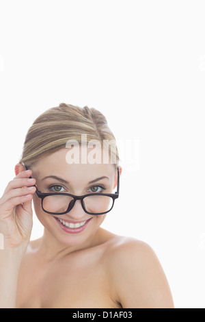 Close-up Portrait der fröhliche junge Frau mit Brille Stockfoto