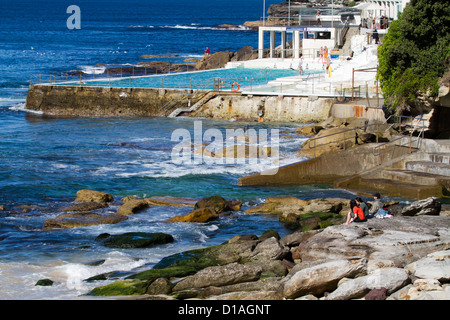 Bondi Icebrgs natürlichen Salzwasser-Pool am südlichen Ende von Bondi Beach, Sydney, Australien. Stockfoto