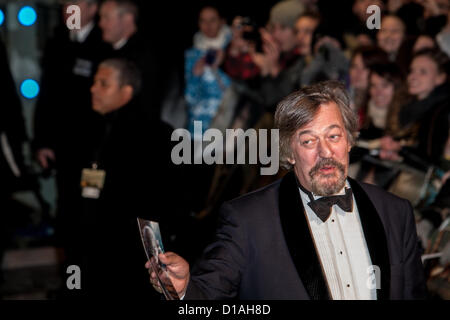 Stephen Fry besucht die Royal Film-Premiere von "der Hobbit: eine unerwartete Reise" im Odeon Leicester Square London, Vereinigtes Königreich, 12.12.2012 Credit: Mario Mitsis / Alamy Live News Stockfoto