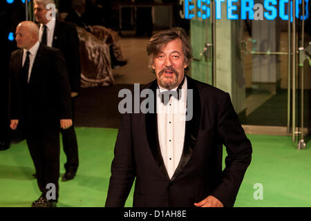 Stephen Fry besucht die Royal Film-Premiere von "der Hobbit: eine unerwartete Reise" im Odeon Leicester Square London, Vereinigtes Königreich, 12.12.2012 Credit: Mario Mitsis / Alamy Live News Stockfoto