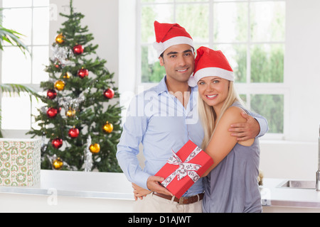 Glückliches Paar zu Weihnachten Stockfoto