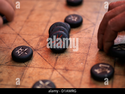 Man spielt chinesisches Schach, Kunming, Provinz Yunnan, China Stockfoto