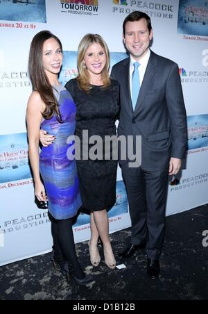 Barbara Bush, Jenna Bush Hager, Henry Chase Hager im Ankunftsbereich A White House Weihnachten: erste Familien erinnern Premiere Party, Terjune, New York, NY 12. Dezember 2012. Foto von: Andres Otero/Everett Collection Stockfoto