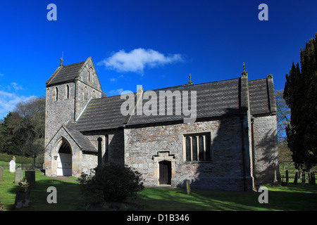 Kirche des Heiligen Kreuzes auf dem Gelände des Ilam Halle im Dorf Ilam, Staffordshire, Peak District National Park, England Stockfoto