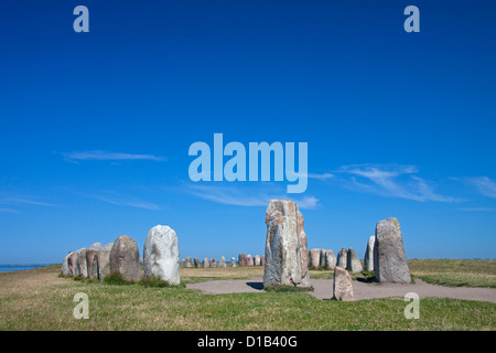 Ale Steinen / Ales Stenar, megalithische Stein Kreis Denkmal aus Stein Schiff in der Nähe von Kåseberga Scania / Skåne, Schweden Stockfoto