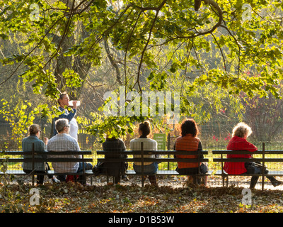 Menschen Sie genießen Central Park, New York Stockfoto