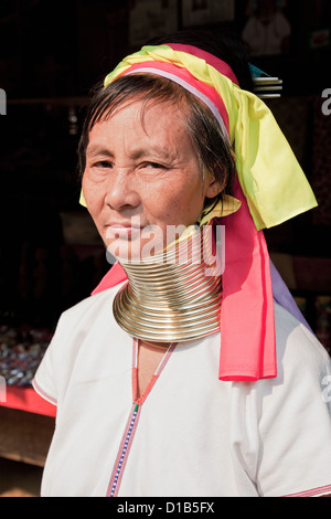 Frau aus der Kayan Minderheit Gruppe, Huai Seau Tao, Mae Hong Son Provinz, Thailand Stockfoto