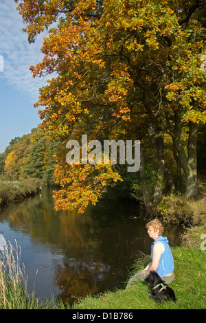 Herbst Eindruck, Ilmenau River in der Nähe von Deutsch Evern, Niedersachsen, Deutschland Stockfoto