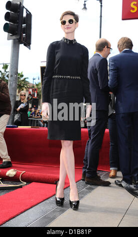 Hollywood, USA. 13. Dezember 2012. Anne Hathaway Teilnahme an der Star-Zeremonie für Hugh Jackman auf dem Hollywood Walk of Fame, Hollywood, USA 13. Dezember 2012. Bildnachweis: Sydney Alford / Alamy Live News Stockfoto