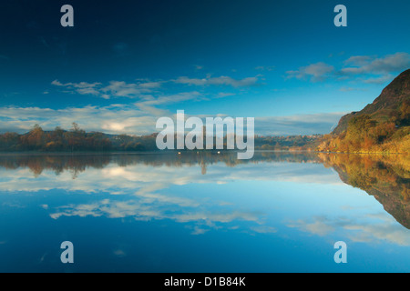 Duddingston Loch in der Morgendämmerung, Holyrood Park, Edinburgh Stockfoto