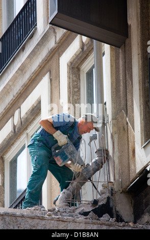 Berlin, Deutschland, hart bei der Arbeit im mittleren Abriss Stockfoto