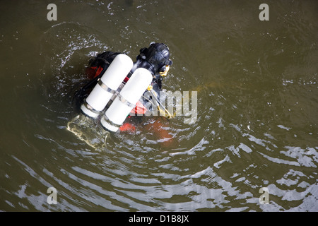 Berlin, Deutschland, Taucher in den Landwehrkanal Stockfoto