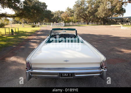 1964 Lincoln Continental im Besitz des verstorbenen ehemaligen uns Präsident, die Lyndon B. Johnson der LBJ Ranch National HIstorical Park angezeigt Stockfoto