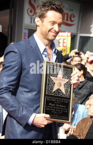 12. Dezember 2012 - Hollywood, Kalifornien, US - I15562CHW. Hugh Jackman mit Stern auf dem Hollywood Walk Of Fame.Hollwood Blvd, Hollywood, CA .12/13/2012 geehrt. HUGH JACKMAN. 2012 (Kredit-Bild: © Clinton Wallace/Globe Photos/ZUMAPRESS.com) Stockfoto