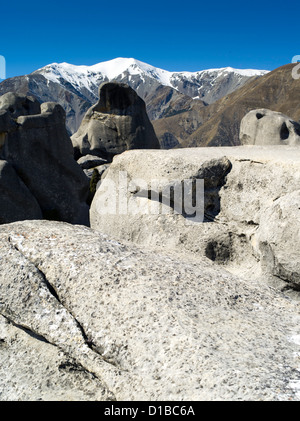 Ansicht der Castle Hill Kalkstein Felsen, zwischen Arthurs und Darfield Pässe, Neuseeland. Kura Tawhiti Conservation Area. Stockfoto