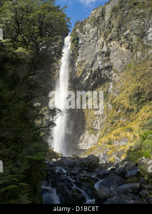 Neuseeland Devil's Punchbowl Wasserfall an einem sonnigen Tag; Arthur's Pass National Park Stockfoto