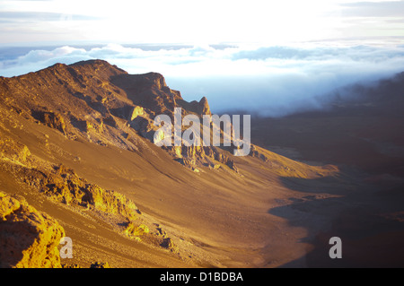 Atemberaubenden Sonnenaufgang oben auf Halaekala-Vulkan-Nationalpark in Maui Hawaii Stockfoto