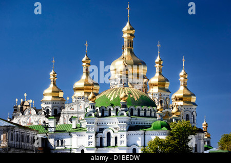 Goldene Kuppeln der Mutter Gottes Himmelfahrt Kirche. Kiewer Höhlenkloster, Höhle Kloster in Kiew, Ukraine. Stockfoto