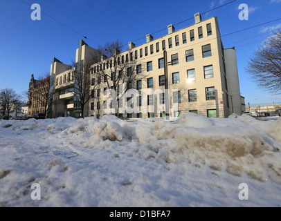 Der Gerichtssaal ist abgebildet, wo die Studie über den Tod des Asylbewerbers Oury Jalloh an das Landgericht in Magdeburg, Deutschland, 11. Dezember 2012 stattfindet. Das Urteil über den Tod eines Asylbewerbers aus Sierra Leone, die bei einem Brand in seiner Gefängniszelle auf einer Polizeiwache gestorben, wenn Dessau-Rosslau im Jahr 2005 am 13. Dezember 2012 erwartet wird. Foto: JENS WOLF Stockfoto