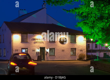 Das Gasthaus Krone im Dorf Coniston, Nationalpark Lake District, Cumbria, England UK Stockfoto