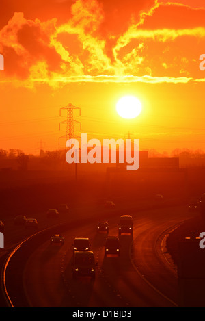 Verkehr auf der Autobahn A1/M bei Sonnenaufgang Leeds uk Reisen Stockfoto