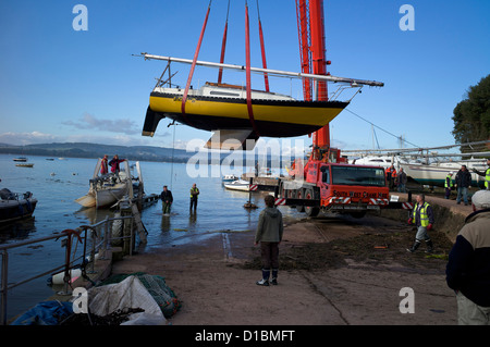 Aufhebung der Boote aus dem Wasser für den Winterdienst, Lympstone, Exe Mündung, Devon, UK Stockfoto