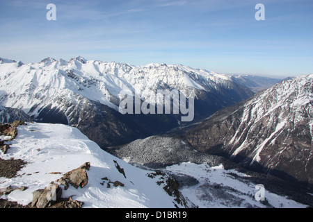 Die Berge im Herbst. Panorama-Landschaft in den Bergen in den späten Herbst. Westlichen Kaukasus. Russland Stockfoto