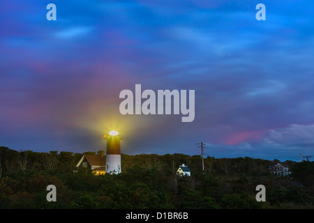 Nauset Licht befindet sich entlang der Cape Cod National Seashore in der Nähe von Nauset Strand von Eastham. Stockfoto