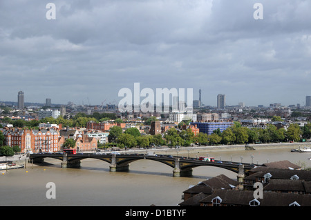 Luftaufnahme der Battersea Bridge und der Themse. Stockfoto