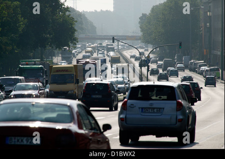 Berlin, Deutschland, ein Stau auf der Autobahn B1/B5 Alt-Friedrichsfelde Stockfoto