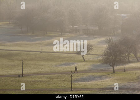 Frost und Nebel quer durch London angesehen von Primrose Hill, London, 14. Dezember 2012 in London, Großbritannien Stockfoto