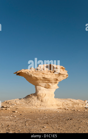 Pilz-Felsformationen, Weiße Wüste (Sahara el Beyda), Ägypten Stockfoto