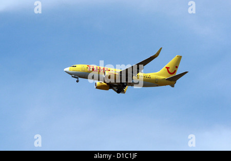 Hannover, Deutschland, fährt das Flugzeug Tui fliegen in der Luft Stockfoto