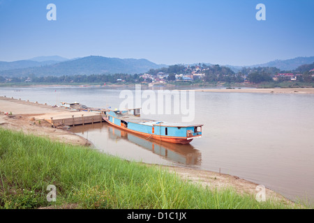 Ufer des Mekong River mit Blick auf Laos, Chiang Khong, Provinz Chiang Rai, Thailand Stockfoto