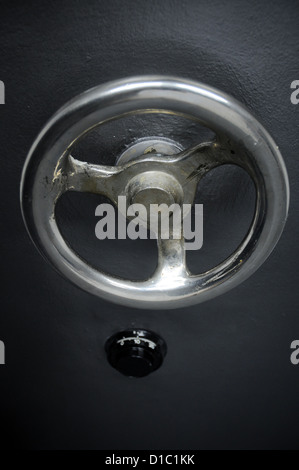 alte Bank Tresortür Stockfoto