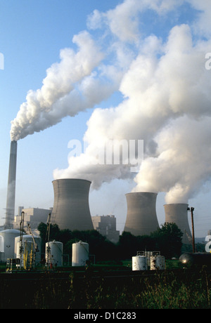 Weiße Rauchschwaden Wabern von Türmen der West Virginia Atomkraftwerk in West Virginia Stockfoto