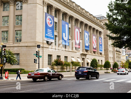 Große JOBS Banner auf US Chamber Of Commerce Building - Washington, DC USA Stockfoto