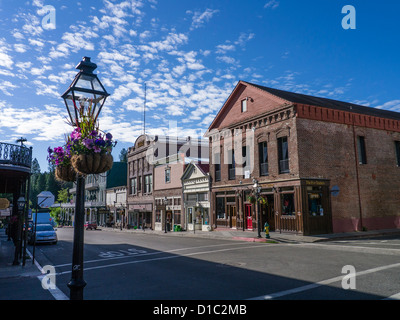 Gebäude auf der Broad Street, Nevada City, Kalifornien, USA. Stockfoto