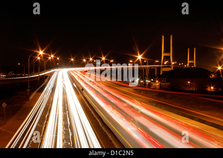 Alex Fraser Bridge Nacht Foto in der Rush hour Stockfoto