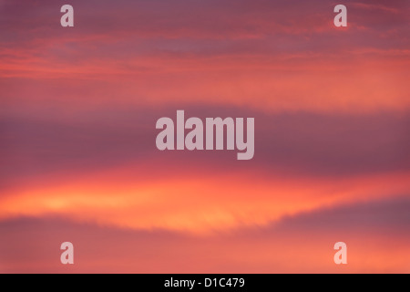 Sonnenuntergang Himmel und Wolken. Stockfoto